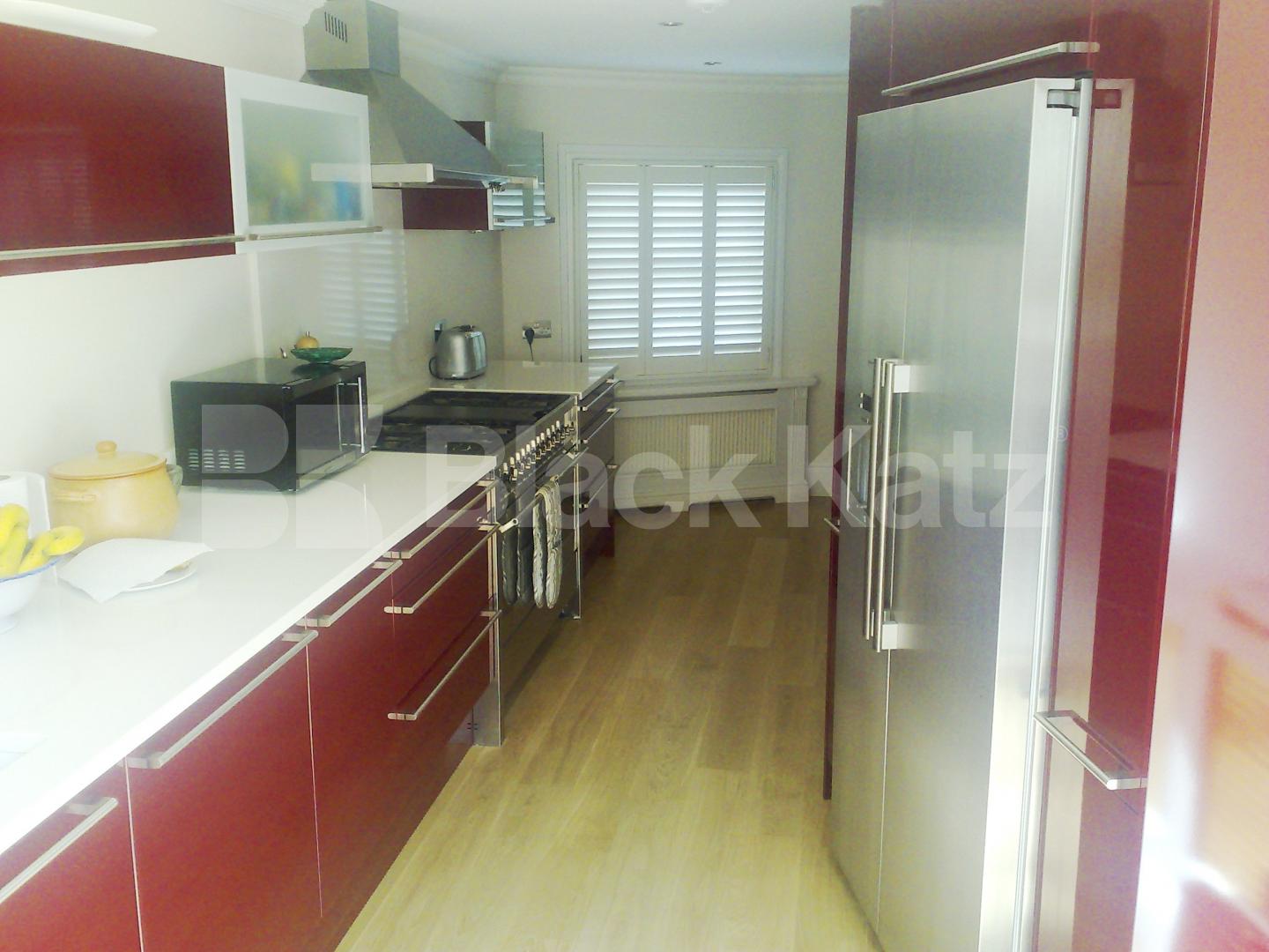 			4 Bedroom, 1 bath, 1 reception House			 Landsdowne Way, Stockwell/Vauxhall